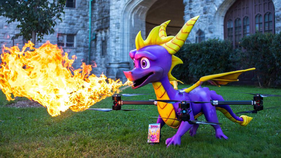 Se tuvo una genial idea de promocionar el título de Activision utilizando un dron con la forma del dragón, el cual además escupe fuego.