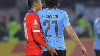 Edinson Cavani: Mira qué hizo Gonzalo Jara para provocar al delantero uruguayo