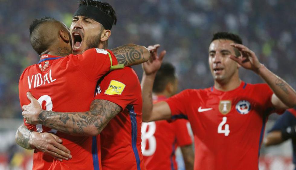 Chile goleó 4-1 a Venezuela con dobletes de Pinilla y Vidal por Eliminatorias Rusia 2018. (Reuters)