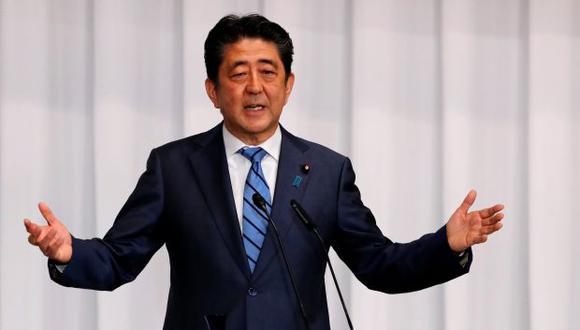 El primer ministro de Japón y gobernante líder del Partido Liberal Democrático (PLD) Shinzo Abe pronuncia un discurso durante una reunión sobre la elección del líder del PLD en la sede del partido en Tokio. (Foto: Reuters)