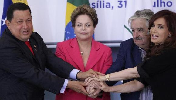 HACEN FUERZA. Hugo Chávez, Dilma Rousseff, José Mujica y Cristina Fernández en cumbre en Brasilia. (Reuters)