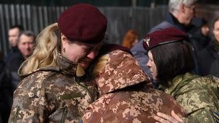 Bombardeo ruso deja al menos 35 muertos y más de 130 heridos en centro militar de Ucrania