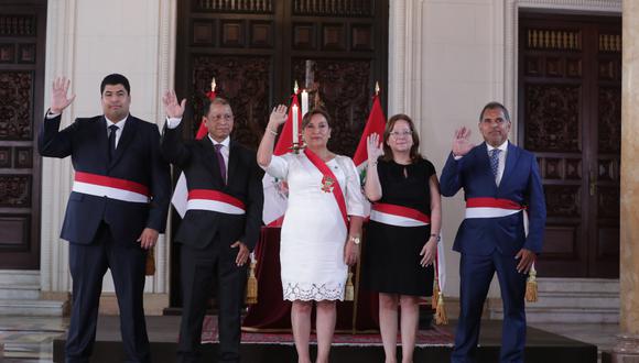 Dina Boluarte tomó juramento a cuatro nuevos ministros, entre ellos Daniel Maurate, en Justicia.