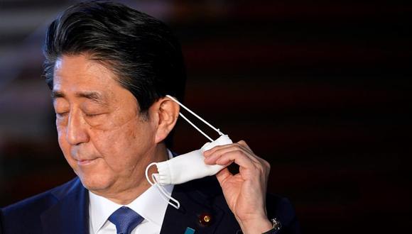 La nueva visita hospitalaria se produce el mismo día en el que Abe añadió un nuevo hito político a su carrera, al convertirse en el primer ministro nipón más tiempo en el cargo ininterrumpidamente. (Foto: EFE/EPA/FRANCK ROBICHON)