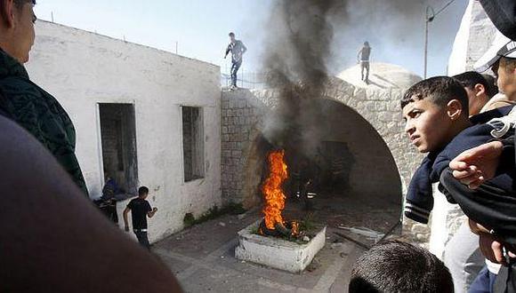 Más allá del territorio. Buscan provocar a los israelíes destrozando símbolos de culto. (Reuters)