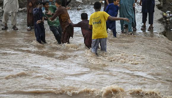 Las fuertes lluvias aumentaron el caudal del arroyo y arrastraron con fuerza a los pequeños. (Foto referencial: Aamir QURESHI / AFP)