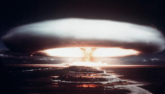 Fotografía tomada en 1971, que muestra una explosión nuclear en el atolón de Mururoa.   (Foto de AFP)