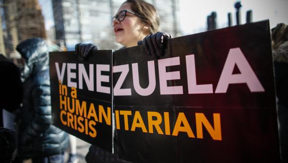 Una mujer venezolana participa en una protesta frente a las Naciones Unidas el 26 de enero de 2019 en Nueva York. (Foto: AFP)