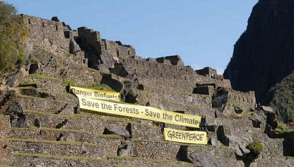 Greenpeace y las banderolas que desplegaron en Machu Picchu durante la V Cumbre ALC-UE. (Archivo)