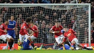 Manchester United empató a Chelsea en el último minuto con gol de Van Persie