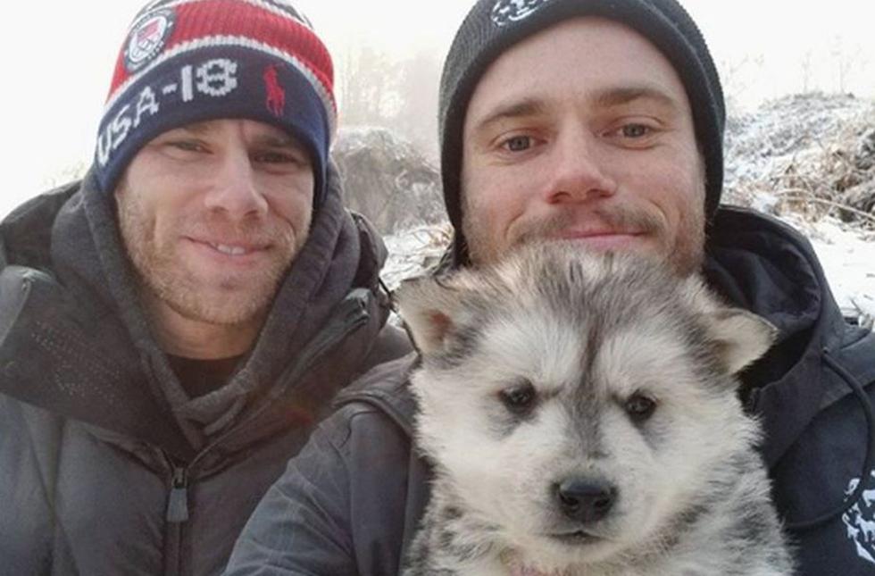 Corea del Sur: Esquiador estadounidense salvó a 90 perros de ser comidos en este país. (Instagram/Gus Kenworthy)