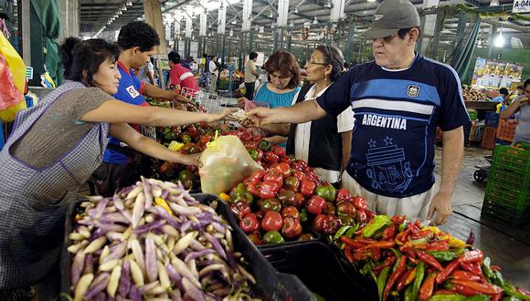 Peruanos se mostraron preocupados por el alza de precios de los alimentos de primera necesidad. (Foto: GEC)