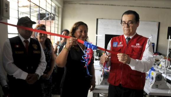El ministro, Enrique Mendoza, indicó que estos talleres se repotenciarán y mejorarán la calidad de vida de las internas. (Minjus)