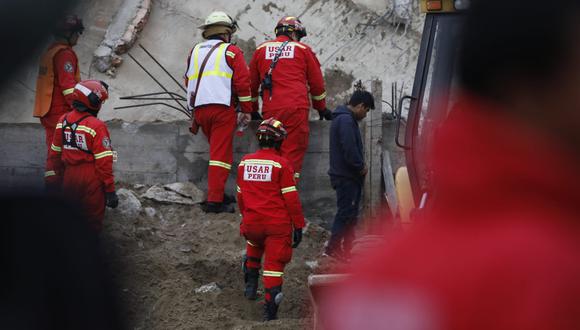 Dos obreros quedaron atrapados tras derrumbe en obra de construcción. Foto: César Bueno / @photo.gec