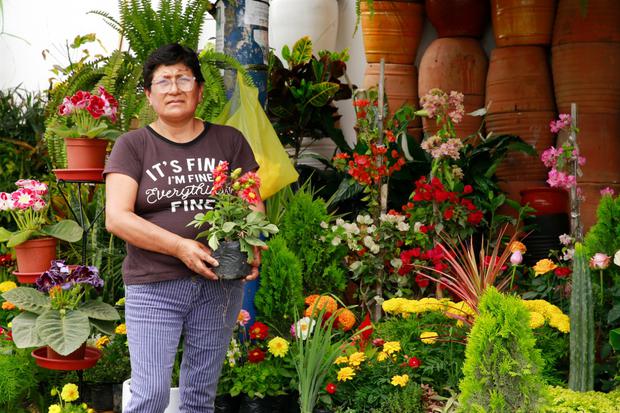 Luisa Macavilca has been in the flower business for 20 years.  (Photo: Allen Quintana)