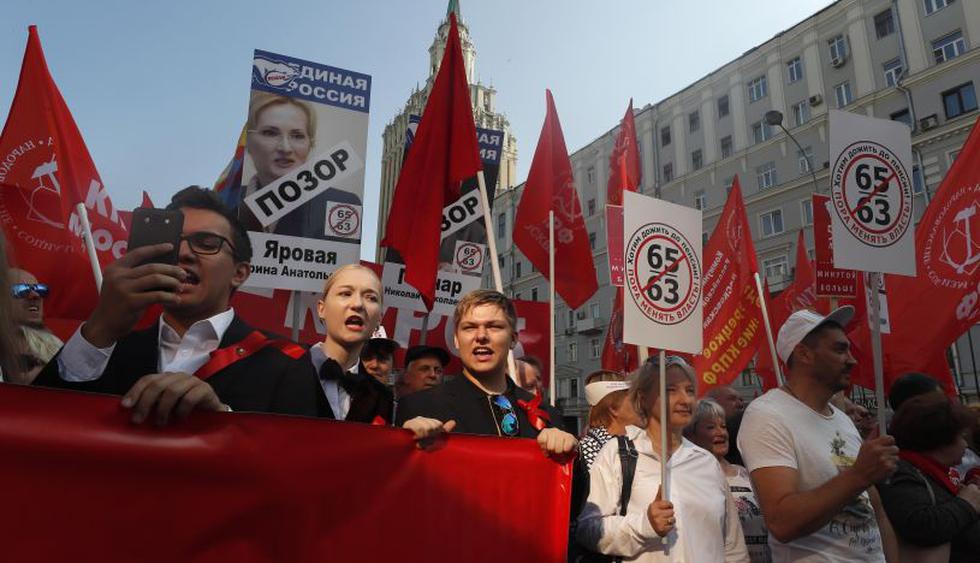 Miles volvieron a salir a las calles de Rusia para protestar contra la polémica reforma sobre la subida de la edad de la jubilación, en vísperas de su segunda votación en el Parlamento. (Foto: EFE)