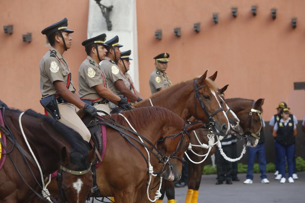 Cerrarán 14 escuelas de suboficiales de la PNP por infiltración de delincuentes. (Perú21)