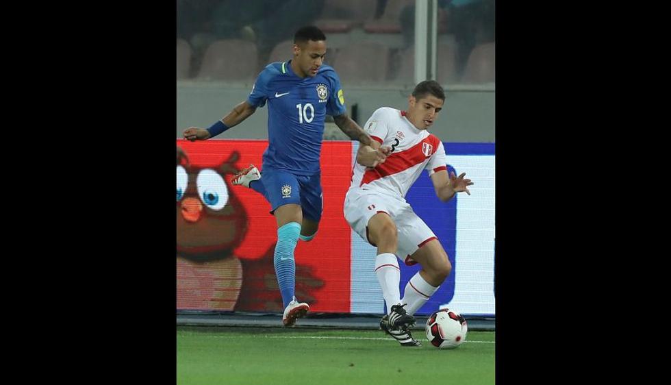 En el duelo entre Perú y Brasil por Eliminatorias a Rusia 2018,
 Aldo Corzo tuvo la labor de detener a Neymar. (Getty Images)