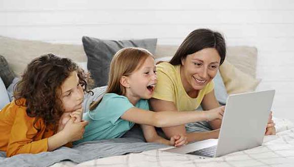 Los pequeños del hogar cada vez gozan de un mayor acercamiento al mundo tecnológico.