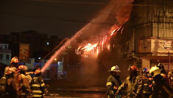 Incendio en San Martín de Porres. (Foto: César Grados/@photo.gec)
