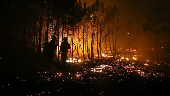 Incendio forestal amenaza con arrasar más de 2,000 viviendas. (EFE/Referencial)