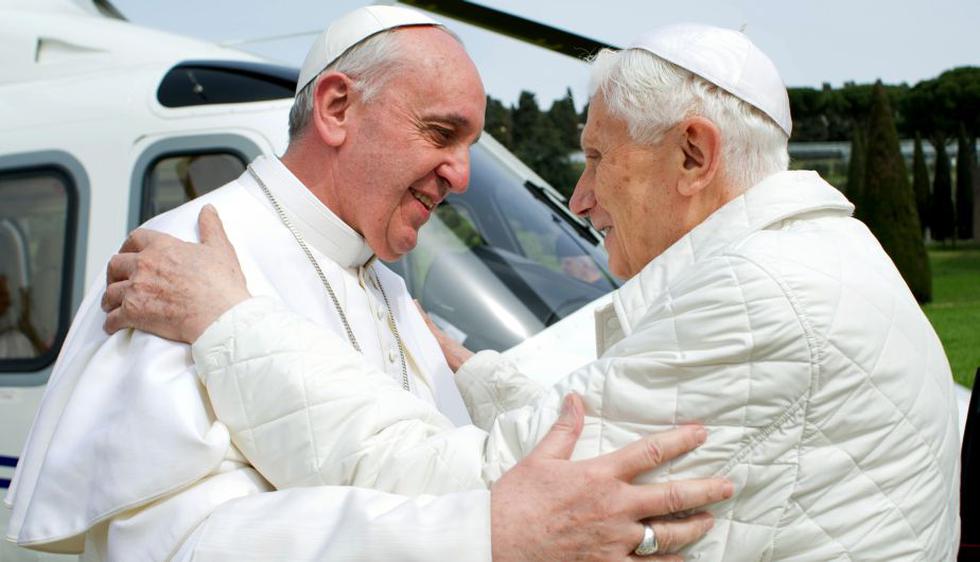 El Papa Francisco realizó hoy una visita privada a su predecesor, Benedicto XVI, produciéndose así un encuentro histórico en la historia de la Iglesia Católica. (AP)