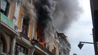Incendio consume casona en Jirón de la Unión [Video]