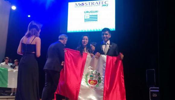 Los alumnos Luis Ángel Nizama Sarmiento y Greisy Jackeline Malasques Sembrera conquistaron el más alto puesto en la feria Mostratec.
