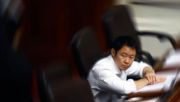 El solitario Kenji Fujimori, sentado en su curul. (Luis Centurión)