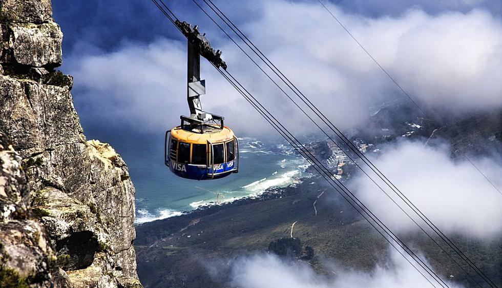 Teleférico Table Mountain, Sudáfrica. Un paseo imperdible si se visita la Ciudad del Cabo. Desde estas modernas telecabinas, pueden apreciarse la urbe citadina, majestuosas montañas y el vasto océano.