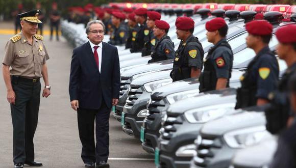 Walter Albán pidió que no se especule con el número de oficiales que pasarán al retiro. (Perú21)