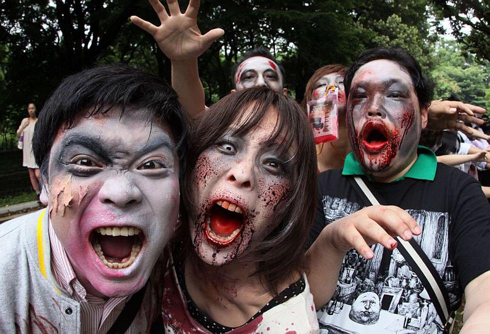 Decenas de fanáticos se disfrazaron como zombies en Tokio. (EFE)