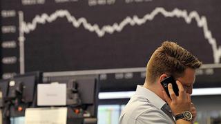 Bolsas europeas cierran con índices mixtos presionadas por disputas comerciales