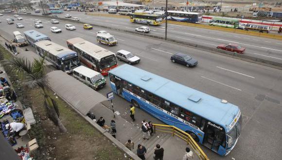 MALESTAR. Los buses que transitan por la Vía de Evitamiento y la Panamericana tienen nuevas tarifas. (David Vexelman)