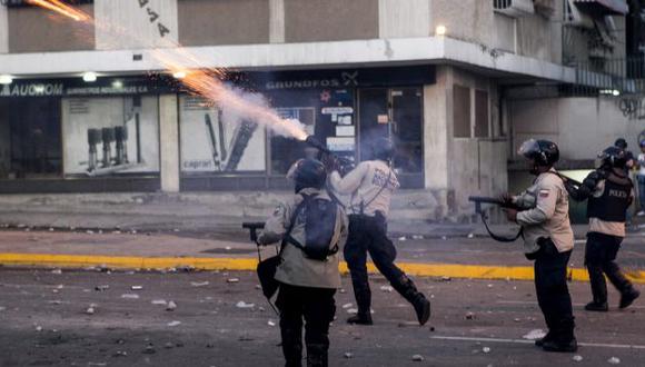 Marchas de protesta en Venezuela contra gobierno de Maduro han dejado tres muertos y decenas de heridos. (EFE)