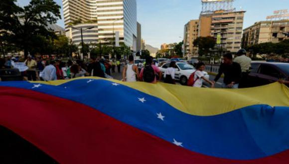 Venezuela afronta una crisis cada vez peor y los militares están del lado de Maduro.