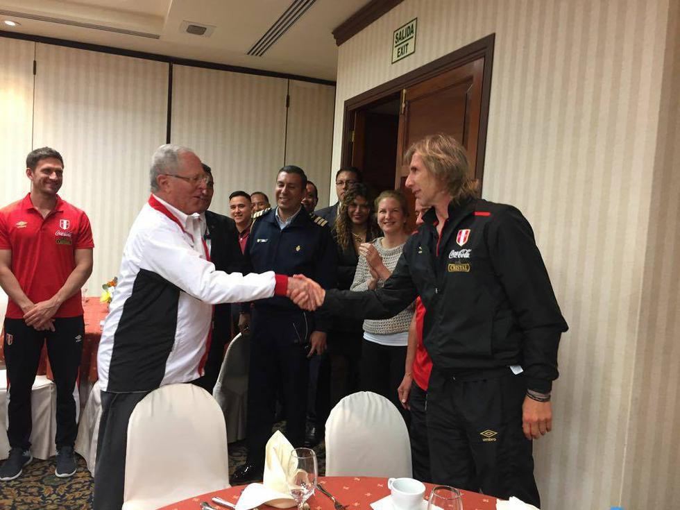 Mandatario nacional se reunió con los integrantes de la selección peruana que asumirá la revancha del repechaje con Nueva Zelanda. (Presidencia del Perú)