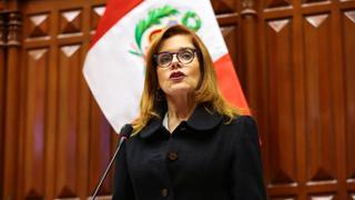 Mercedes Araoz renunció a la vicepresidencia de la República y pide elecciones generales