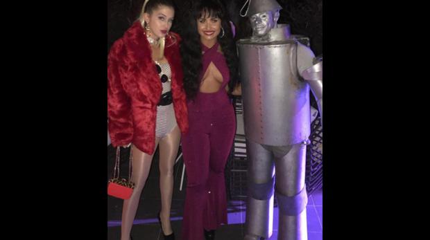 Demi Lovato surprised with her Selena Quintanilla costume at a Halloween party.  (Photo: Demi Lovato / Instagram)