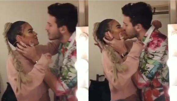 Video de Sebastián Yatra robándole un beso a Karol G se vuelve viral en redes sociales. (Foto: Captura)