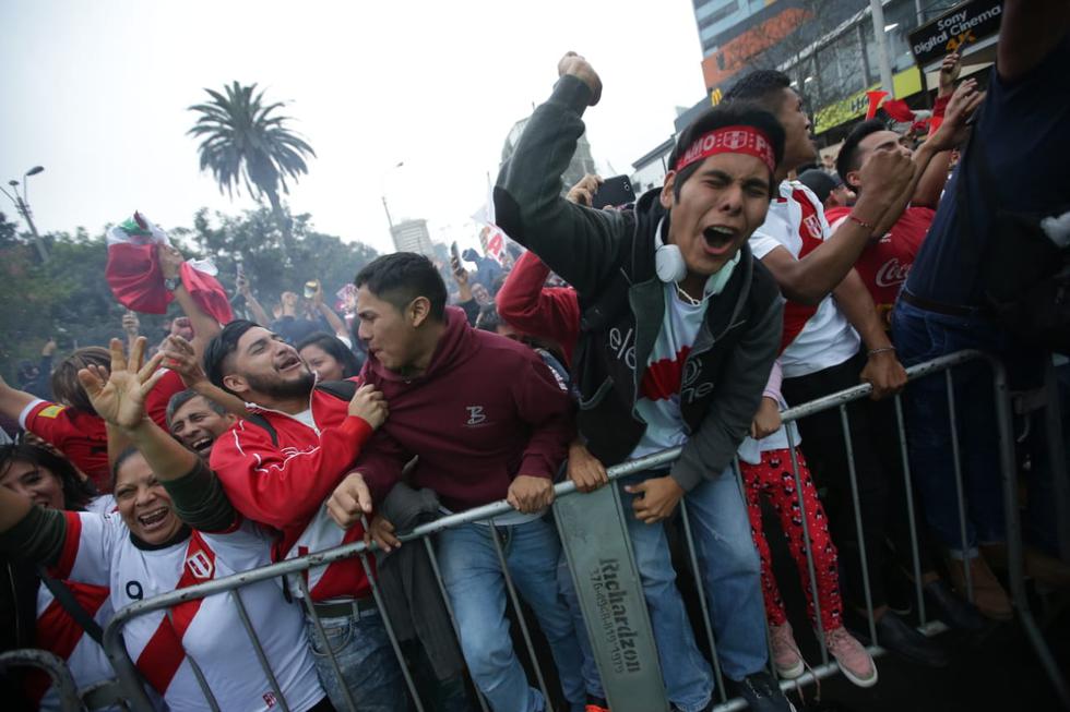 Así se desató la euforia en Lima tras el triunfo de Perú ante Uruguay. (Fotos: Jesús Saucedo/GEC)