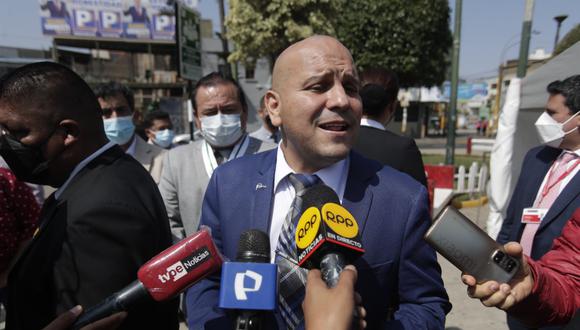 Ministro de Trabajo, Alejandro Salas se mostró muy disgustado por sentir amenazada su libertad de expresión. (GEC)