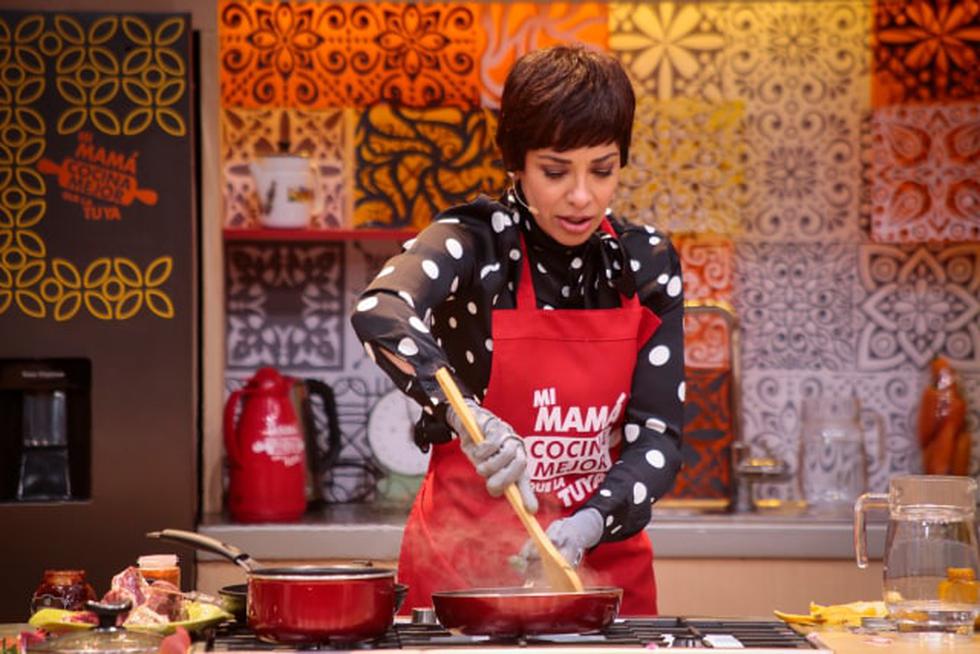 'Malena' y 'Elvira' en un duelo culinario en 'Mi mamá cocina mejor que la tuya'. (América TV)