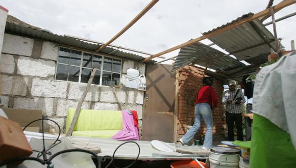 Autoridades pidieron asegurar calaminas de los techos. (Heiner Aparicio)