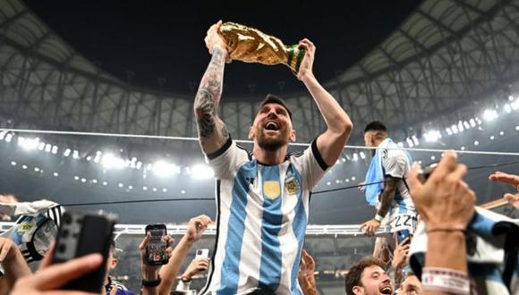 Lionel Messi levantando con Argentina la Copa del Mundo, Qatar 2022. (Foto: Agencias).