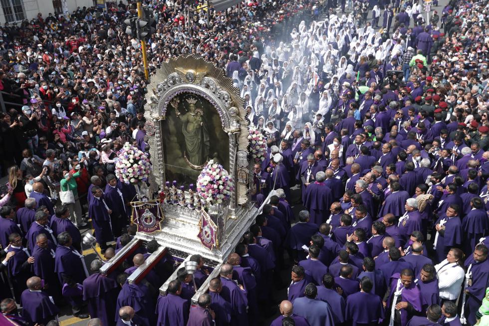 A las 7:45 a.m. de hoy, miércoles 19 de octubre, el Señor de los Milagros inició su tercer recorrido procesional por las calles de Lima, acompañado de miles de fieles. (Fotos: Anthony Niño de Guzmán/@photo.gec)
