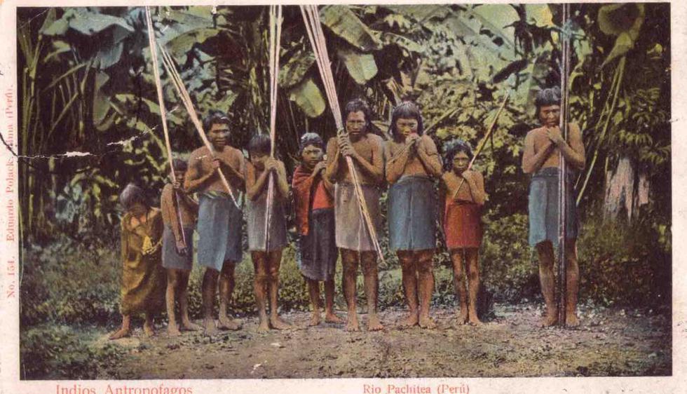 'Indios antropofagos.', postal editada por Eduardo Polack Schneider. (En el país del amazonas).