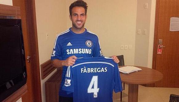 Cesc Fábregas firmó con el Chelsea. (Twitter)