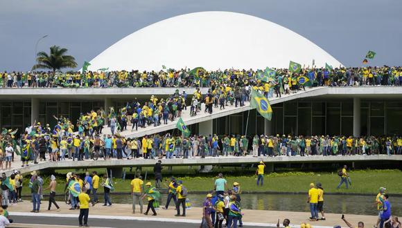 Los bolsonaristas invaden los tres poderes del Estado en Brasil. (AP).