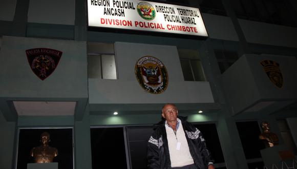 Áncash: Barrenechea acudió hasta la División Policial de Chimbote para pedir garantías. (Fabiola Valle)